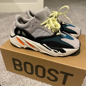 Yeezy 700 - wave runners